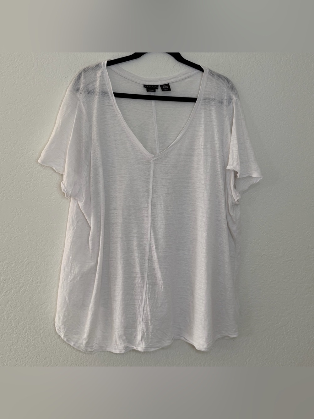 Tahari T Shirt Top Women’s Size 2X White Short Sleeve V Neck 100% Linen -Flaw